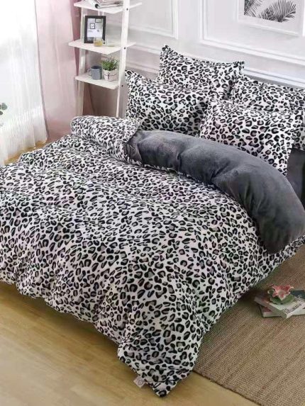 Lenjerie Cocolino ,Super Pufoasa , Pat Dublu 6 piese, Gri-Negru animal print C6C13