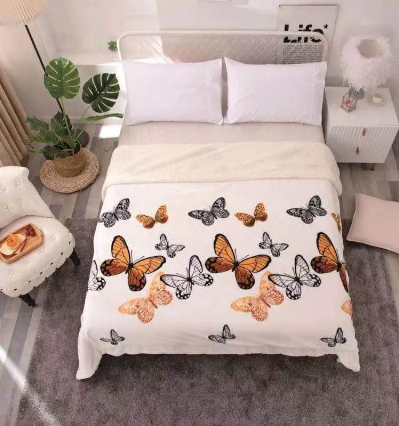 Patura Cocolino pufoasa cu margine, Pat Dublu, 200×230 cm, alb cu fluturasi