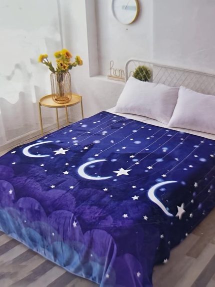 Patura Cocolino pufoasa cu margine, Pat Dublu, 200×230 cm, blue cu luna si stelute