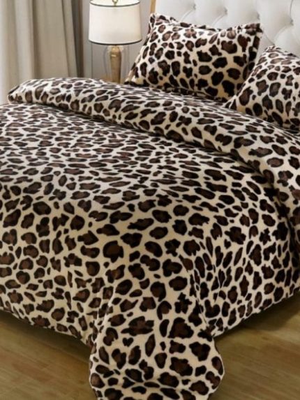 Lenjerie Cocolino ,Super Pufoasa , Pat Dublu 4 piese Maro animal print CC027