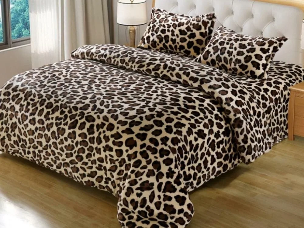 Lenjerie Cocolino ,Super Pufoasa , Pat Dublu 4 piese Maro animal print CC027