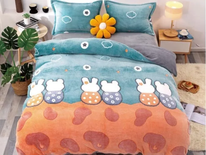 Lenjerie Cocolino cu Elastic, Super Pufoasa 4 piese, Jojo Home, Bleu-Multicolor, iepurasi