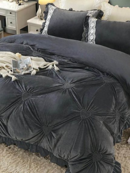 Lenjerie pat dublu, Catifea Deluxe, cu pliuri brodate, 4 piese, Jojo Home, Antracit