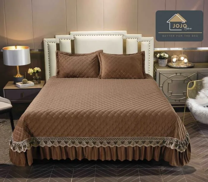 Cuvertura pat dublu, 3 piese, Catifea Matlasata cu Broderie Aurie, 220x240cm, Jojo, Maro