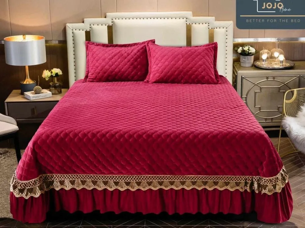 Cuvertura pat dublu, 3 piese, Catifea Matlasata cu Broderie Aurie, 220x240cm, Jojo, Rosu